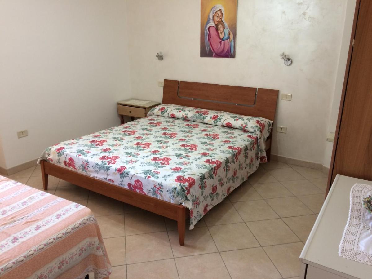 Casa Vacanze La Tuia 卡斯特拉巴特 外观 照片