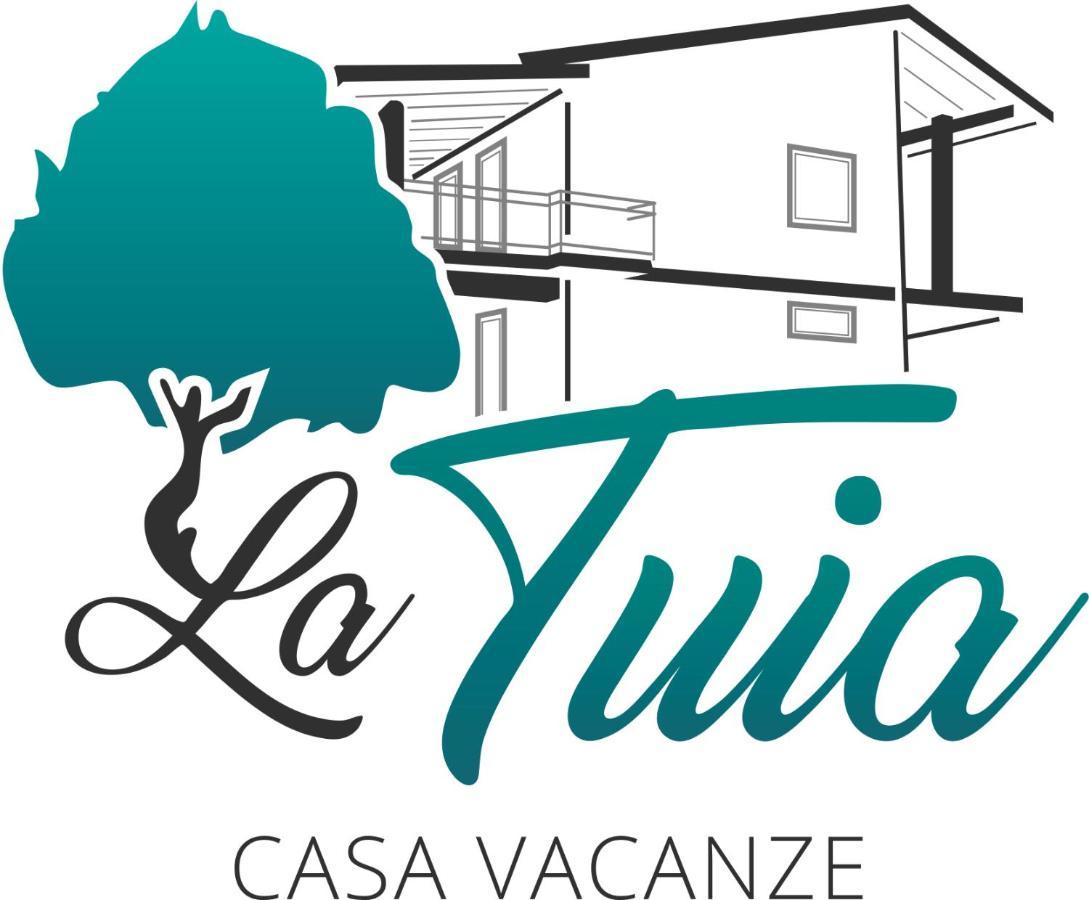 Casa Vacanze La Tuia 卡斯特拉巴特 外观 照片