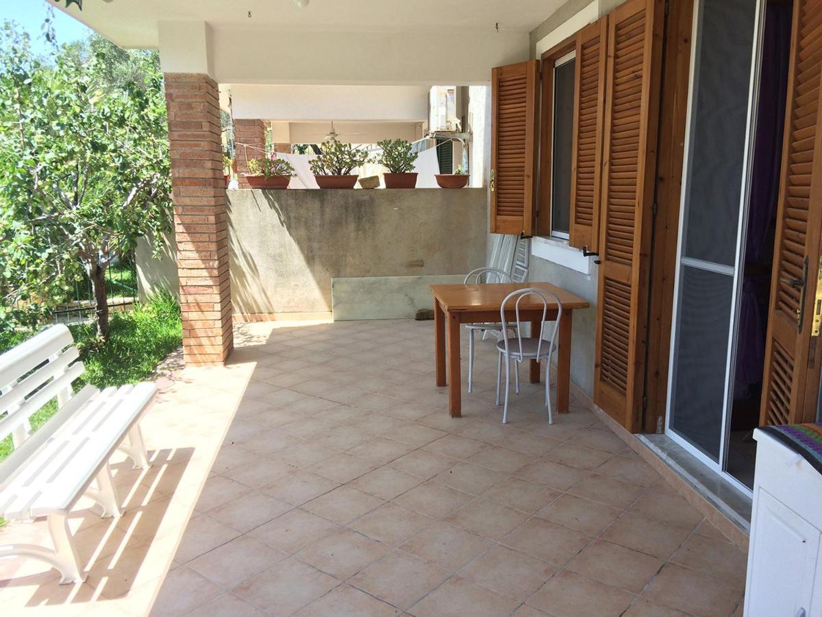 Casa Vacanze La Tuia 卡斯特拉巴特 外观 照片
