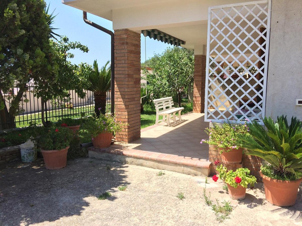 Casa Vacanze La Tuia 卡斯特拉巴特 外观 照片